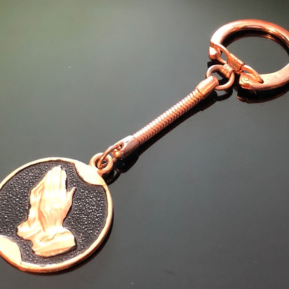 3/$32 VTG 70s Gold Tone/Black Praying Hands Serenity Prayer Religious Key Fob - Picture 1 of 9